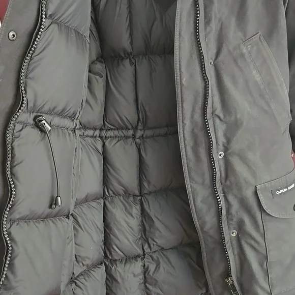 PRICED TO SELL trillium parka - Picture 10 of 11